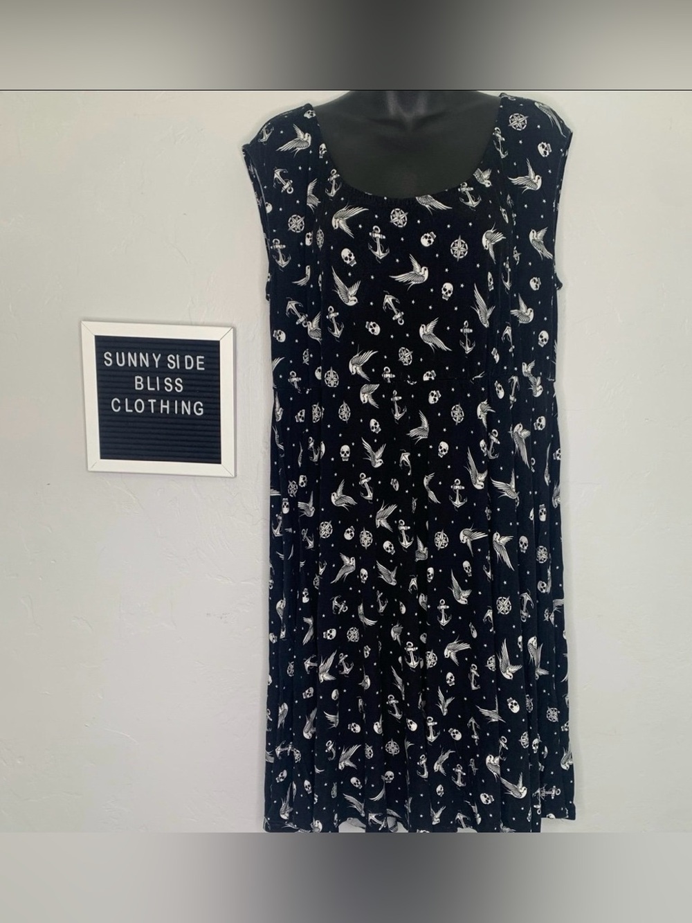 Torrid Black White Graphic Print Scoop Neck Flowy Midi Dress Size 2X